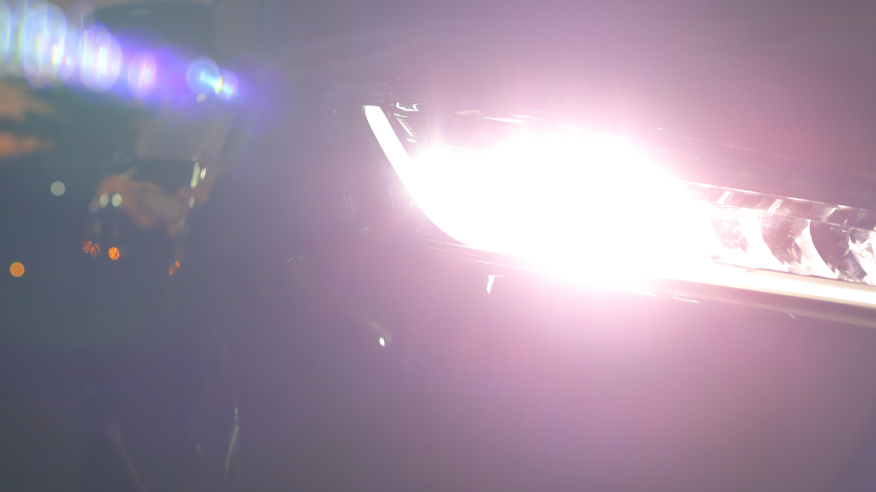 Strålkastare på bilen