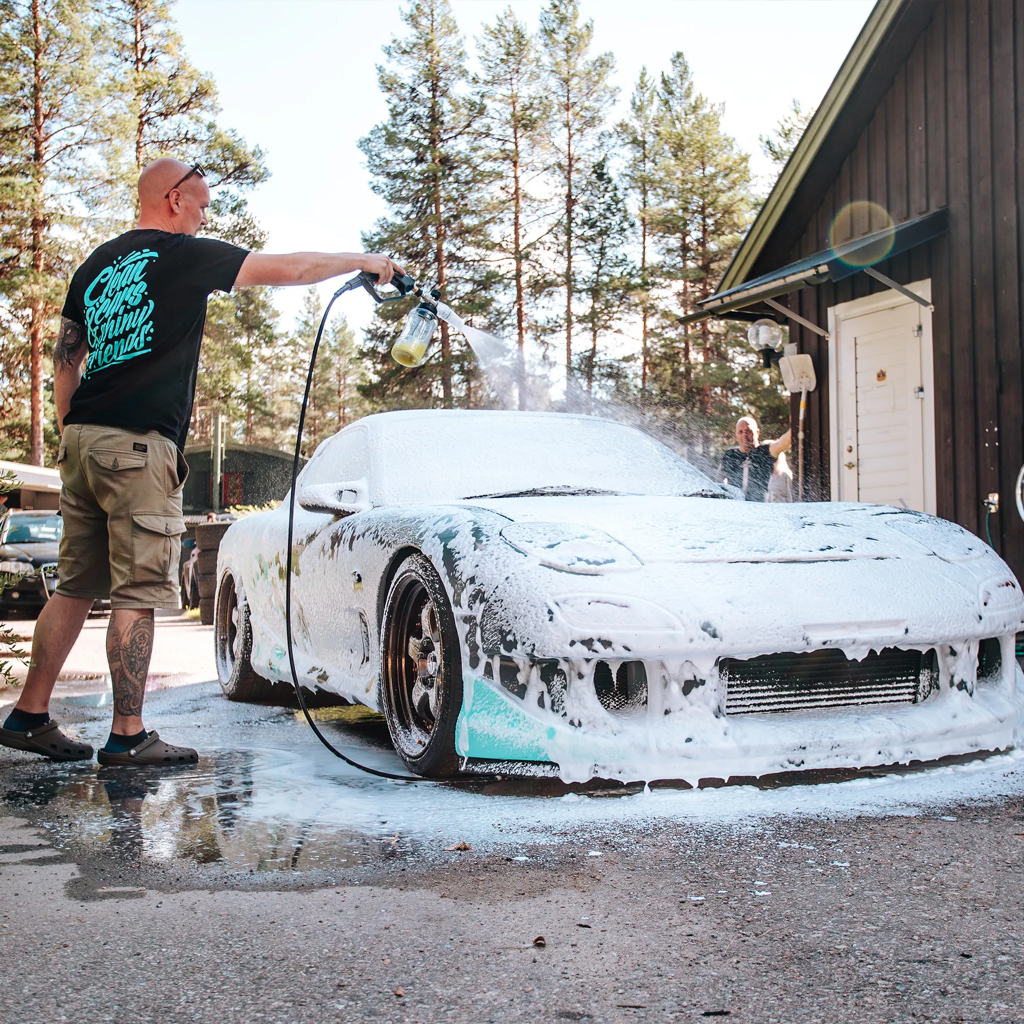 Bilkemikalier skapar tjockt skum